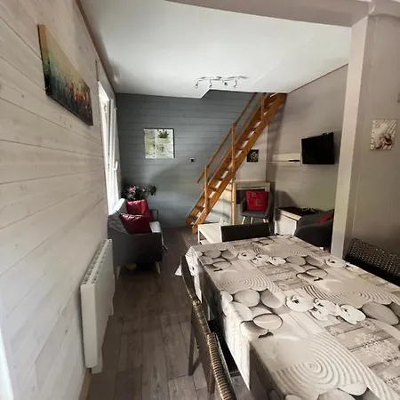 6 Personnes Classe 2 Etoiles Leboucq Laurent Appartement *