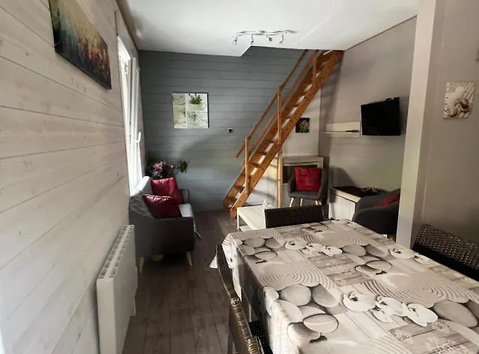 6 Personnes Classe 2 Etoiles Leboucq Laurent Appartement *