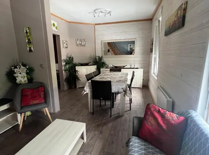 Appartement 6 Personnes Classe 2 Etoiles Leboucq Laurent *